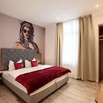 Gaestehaus Freches Perlhuhn